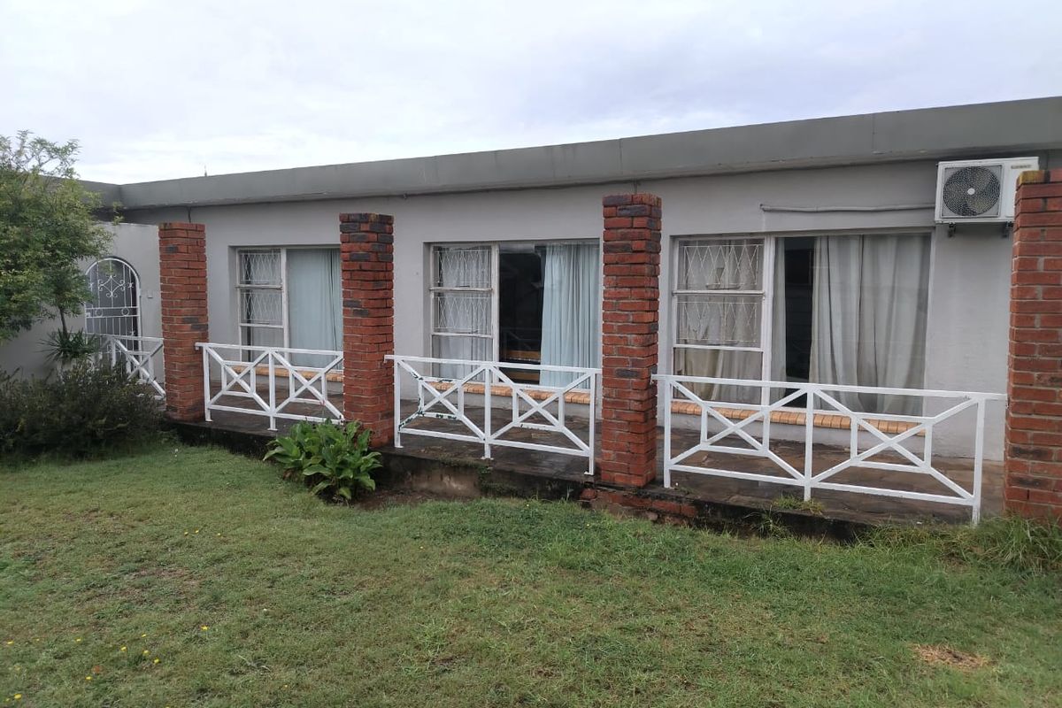 Location... Location... Location - House for sale in Cotswold – Port Elizabeth - Photo 2