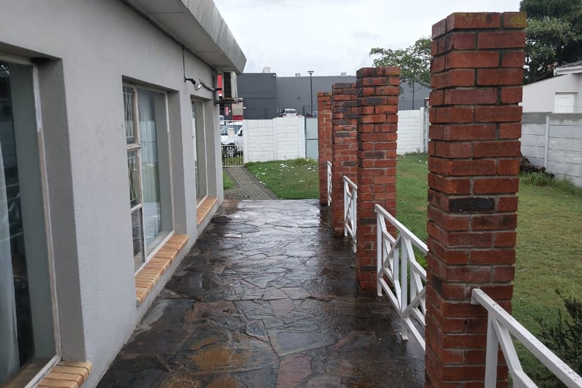 Location... Location... Location - House for sale in Cotswold – Port Elizabeth - Photo 3