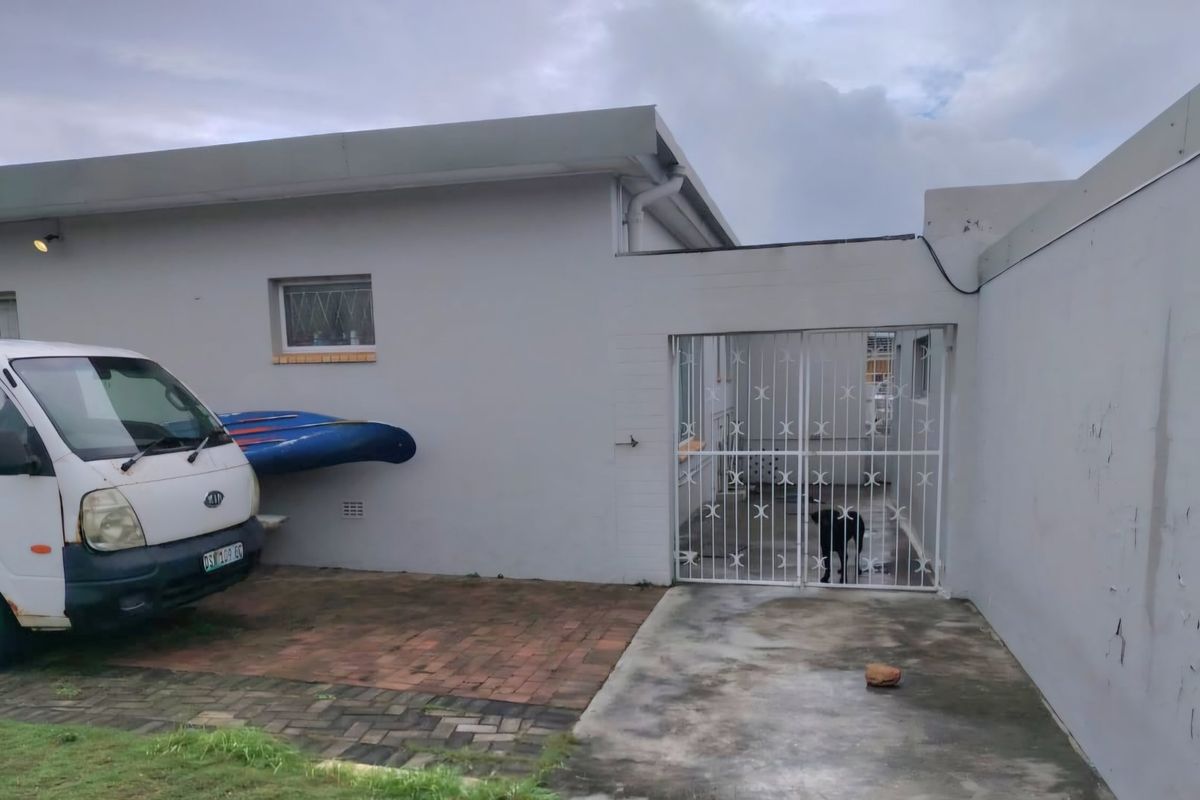 Location... Location... Location - House for sale in Cotswold – Port Elizabeth - Photo 4