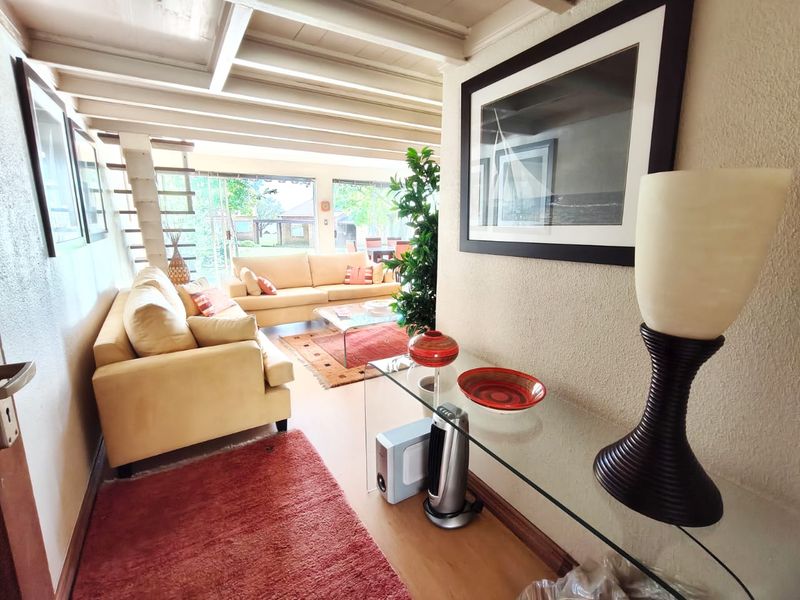 Stunning Renovated Home with Breathtaking Vaal Dam Views - Photo 3