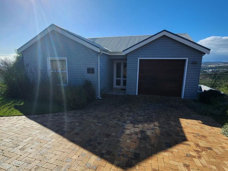 Stylish Lock-Up-and-Go in Pezula Golf Estate - Photo 2