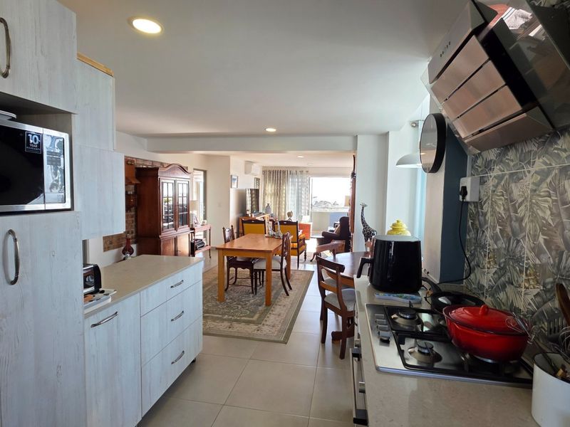 Beautiful Apartment... Garage and Parking... Lot's of Extra's... Inverter System !!! - Photo 6