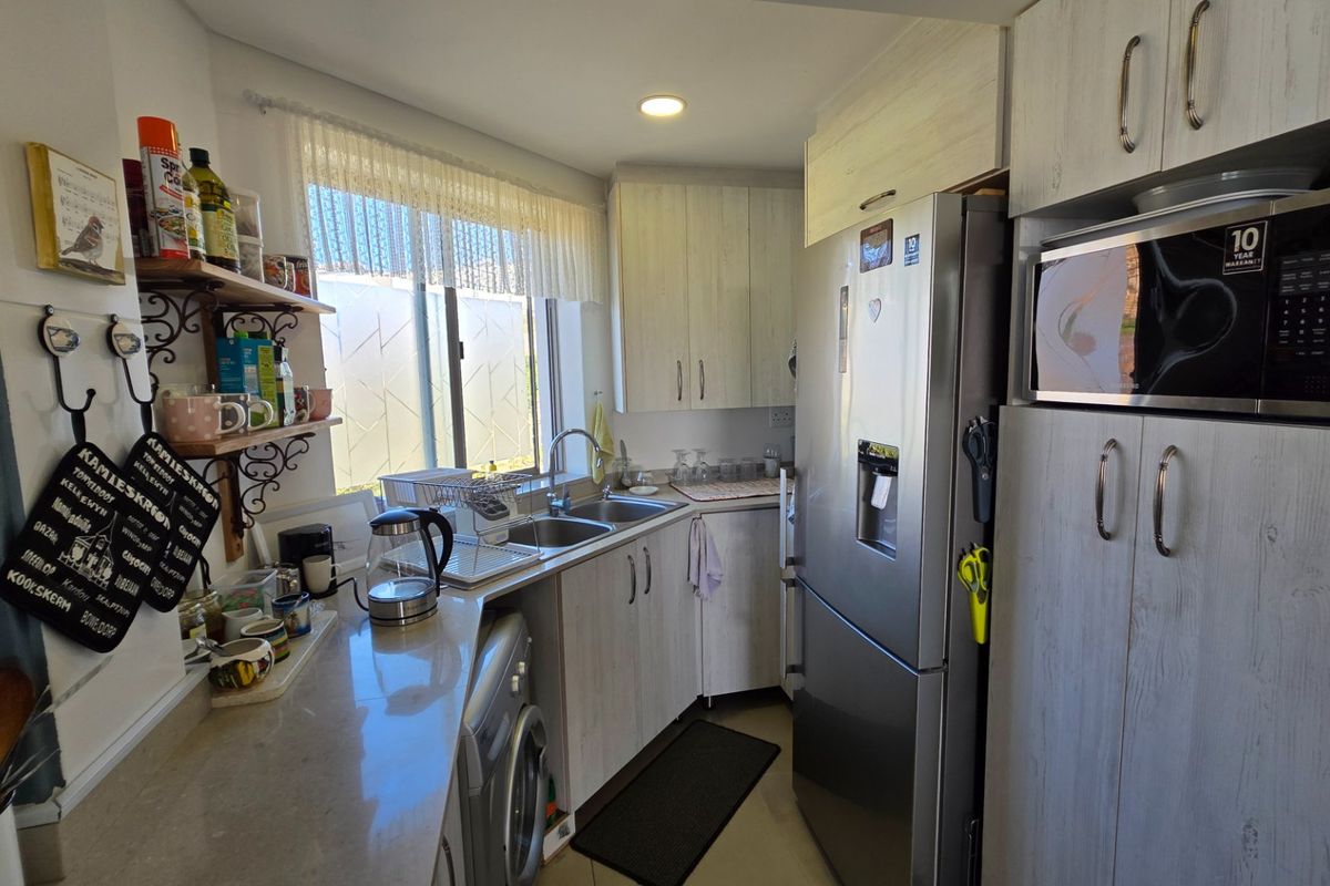 Beautiful Apartment... Garage and Parking... Lot's of Extra's... Inverter System !!! - Photo 5