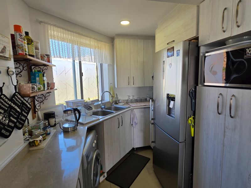 Beautiful Apartment... Garage and Parking... Lot's of Extra's... Inverter System !!! - Photo 5