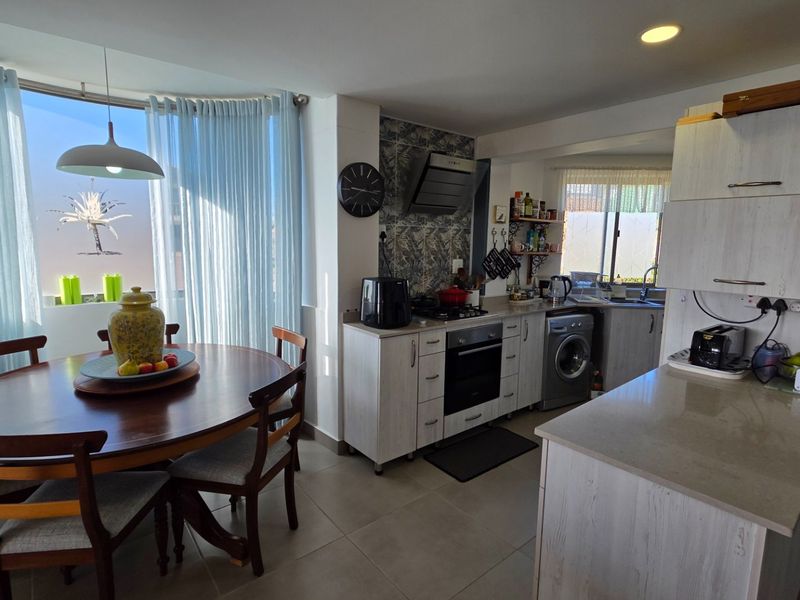 Beautiful Apartment... Garage and Parking... Lot's of Extra's... Inverter System !!! - Photo 1