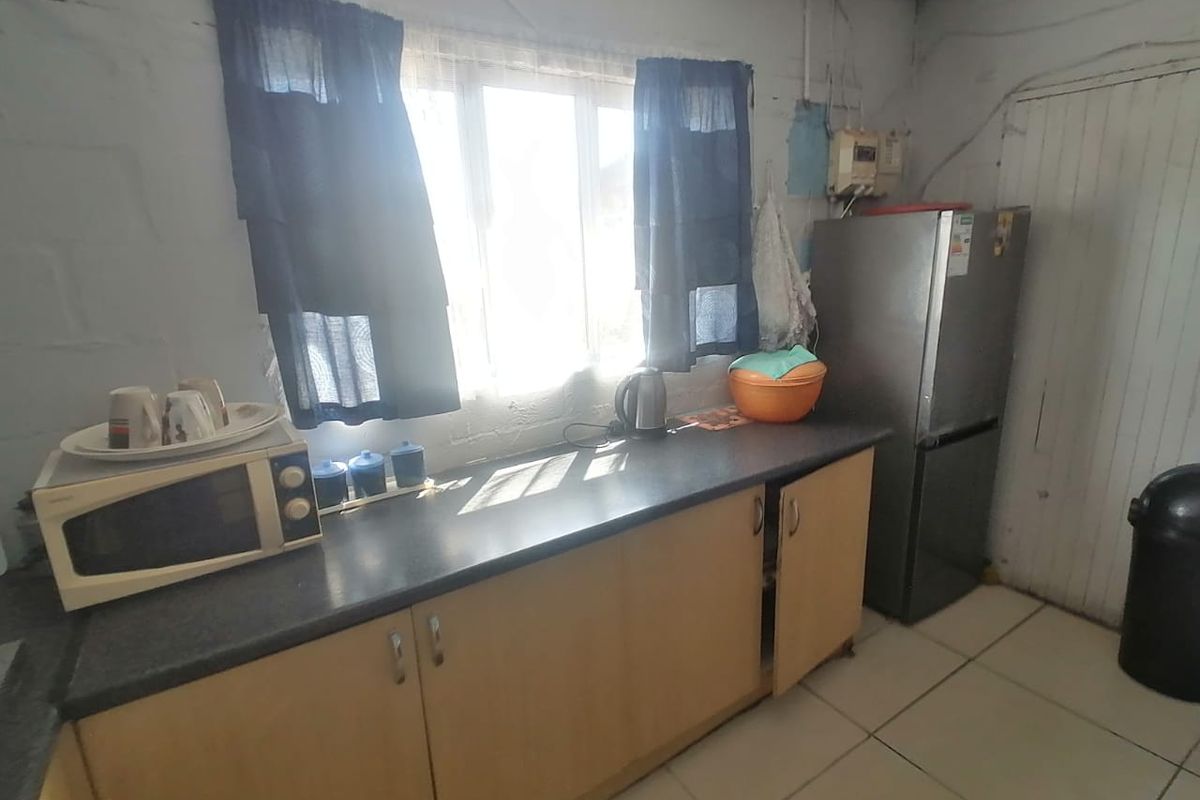 3 Bedroom Home, PLUS 1 bedroom Granny Flat - Photo 3