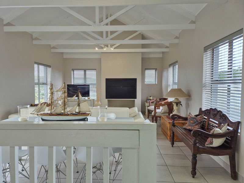 Beautiful 4-Bedroom House in Kloofpark, Still Bay West - Photo 6