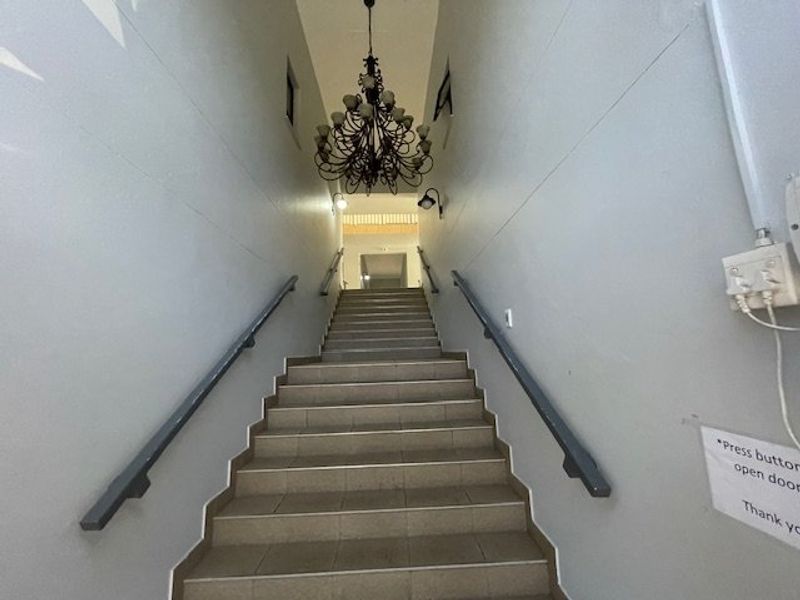 Charming 2-Bedroom, 2-Bathroom Corner Unit  - Photo 2