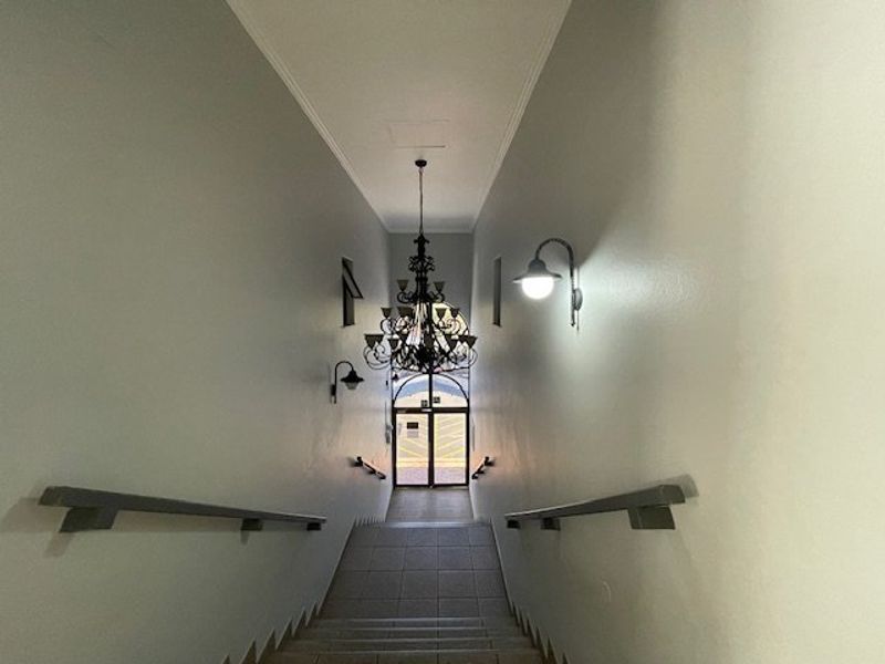 Charming 2-Bedroom, 2-Bathroom Corner Unit  - Photo 3