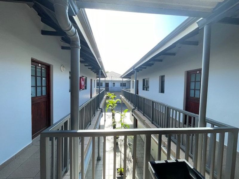 Charming 2-Bedroom, 2-Bathroom Corner Unit  - Photo 5