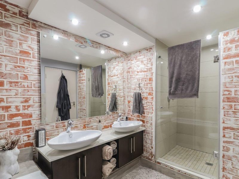 STUNNING 1 BEDROOM FOR SALE IN BEDFORDVIEW - Photo 10