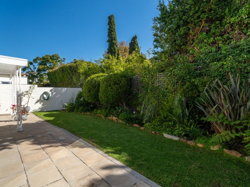 Modern Comfort Meets Peace of Mind in Upper Wynberg - Photo 8