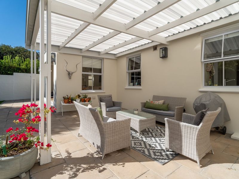 Modern Comfort Meets Peace of Mind in Upper Wynberg - Photo 7