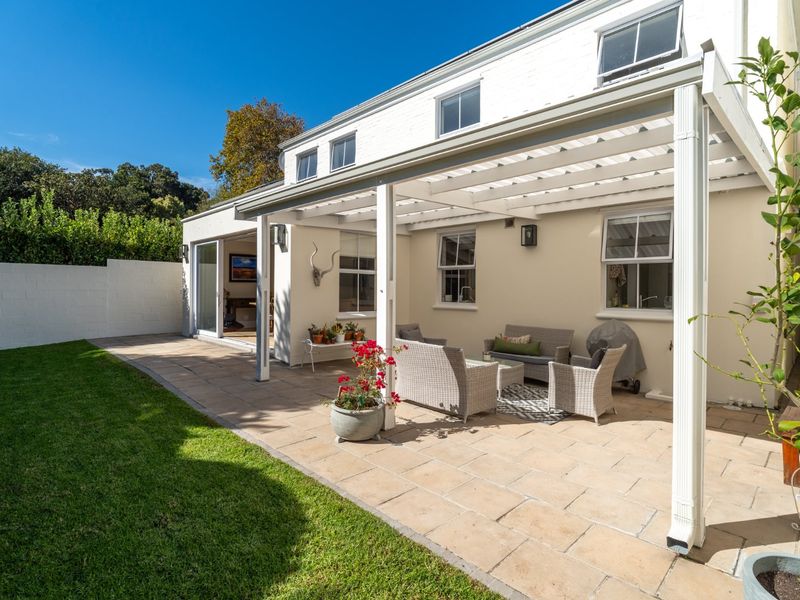 Modern Comfort Meets Peace of Mind in Upper Wynberg - Photo 2