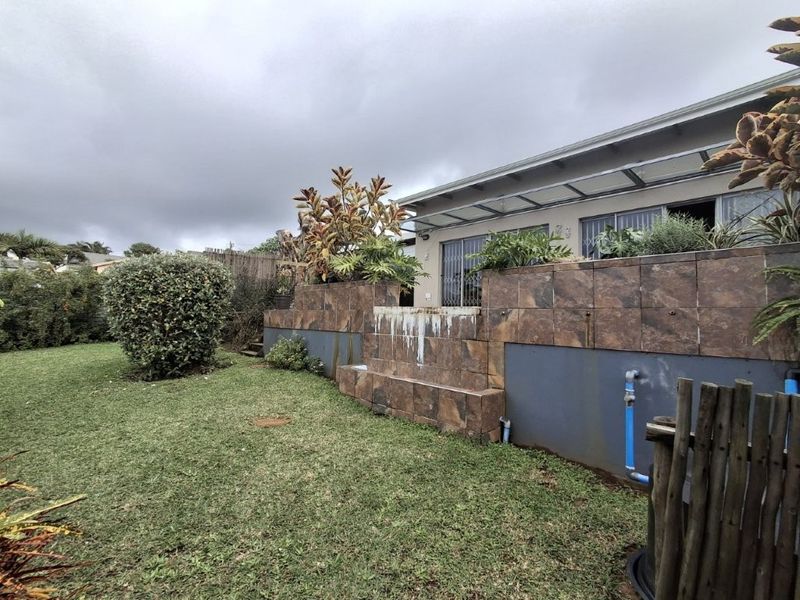 Opportunity Just knocked!!! Spacious Family Home - An Entertainer’s Delight - With 3 Income Generating Flatlets .. - Photo 4