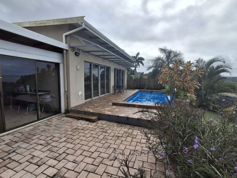 Opportunity Just knocked!!! Spacious Family Home - An Entertainer’s Delight - With 3 Income Generating Flatlets .. - Photo 2