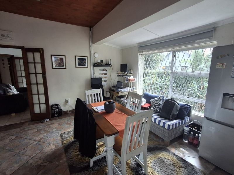 Opportunity Just knocked!!! Spacious Family Home - An Entertainer’s Delight - With 3 Income Generating Flatlets .. - Photo 7