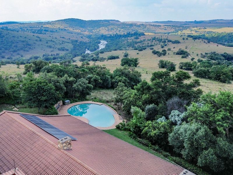 Stunning Hilltop Home, just 4.5 km from Lanseria Airport  - Photo 6