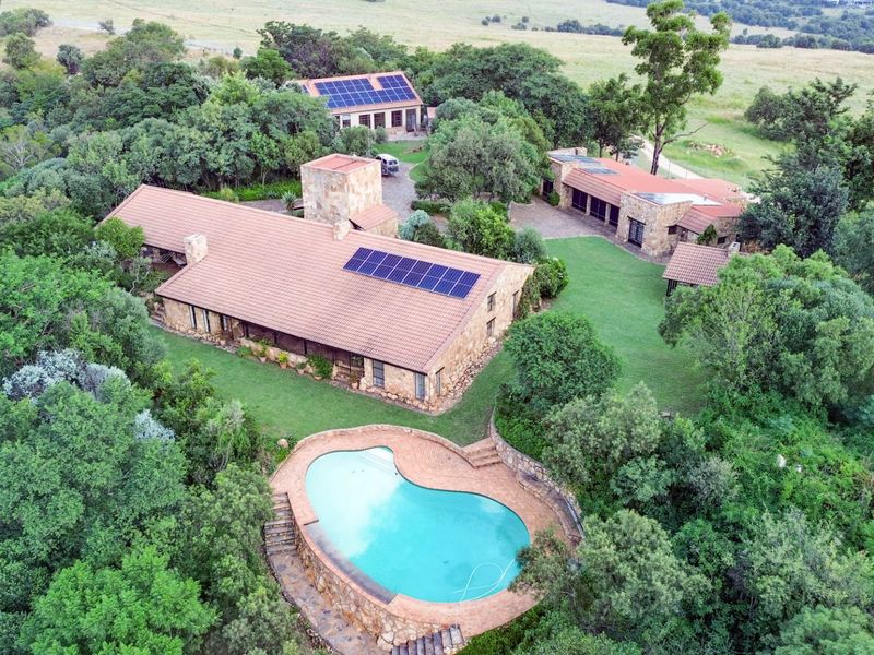Stunning Hilltop Home, just 4.5 km from Lanseria Airport  - Photo 2