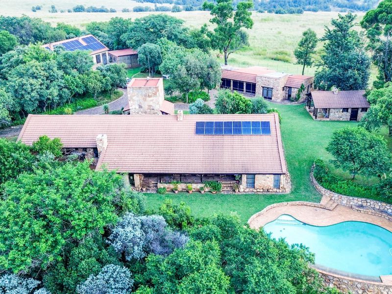 Stunning Hilltop Home, just 4.5 km from Lanseria Airport  - Photo 4