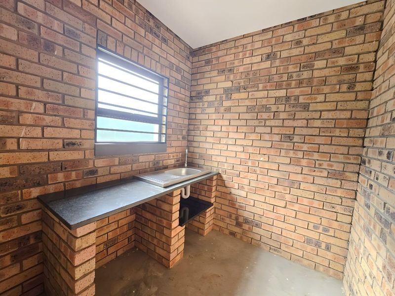 Warehouse To Let in Shakashead - Photo 6