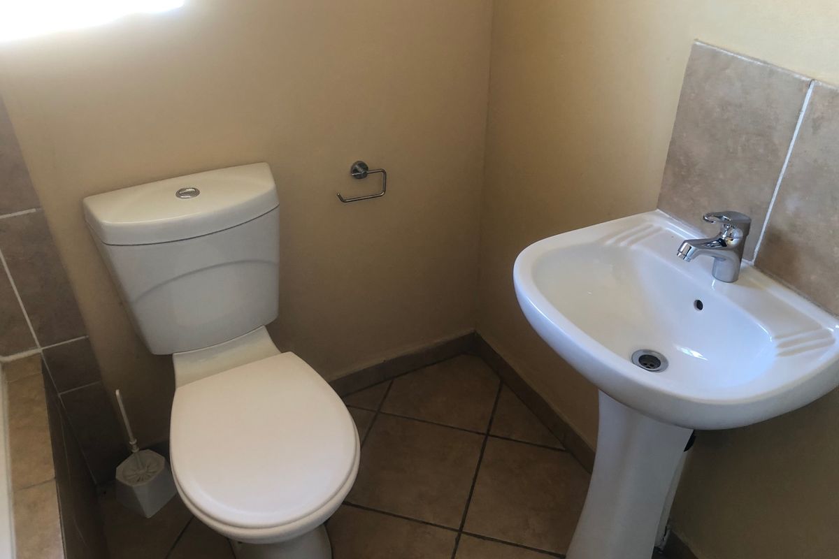 4 Bedroom House in Blue Hills Extension 32 for sale - Photo 3