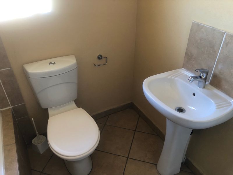 4 Bedroom House in Blue Hills Extension 32 for sale - Photo 3