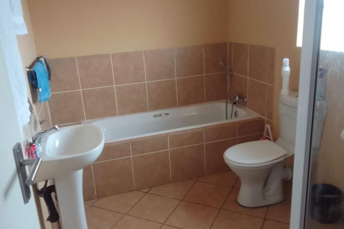 4 Bedroom House in Blue Hills Extension 32 for sale - Photo 4