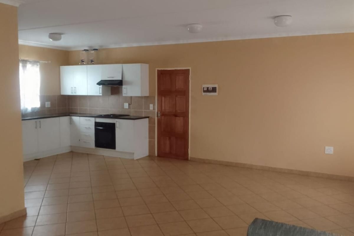 4 Bedroom House in Blue Hills Extension 32 for sale - Photo 5