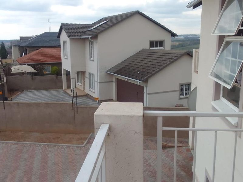 4 Bedroom House in Blue Hills Extension 32 for sale - Photo 7