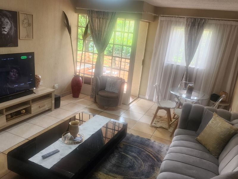 STUNNING GROUND FLOOR UNIT UP FOR GRABS - Photo 9