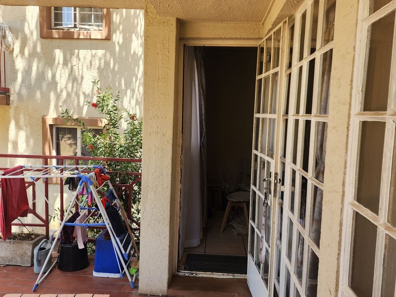 STUNNING GROUND FLOOR UNIT UP FOR GRABS - Photo 8