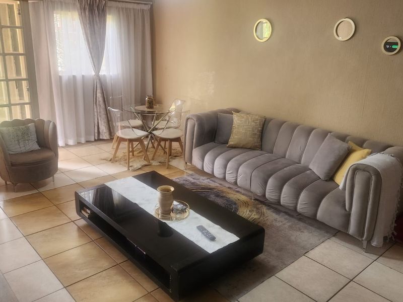 STUNNING GROUND FLOOR UNIT UP FOR GRABS - Photo 10