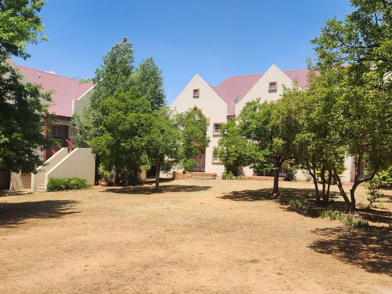 STUNNING GROUND FLOOR UNIT UP FOR GRABS - Photo 3
