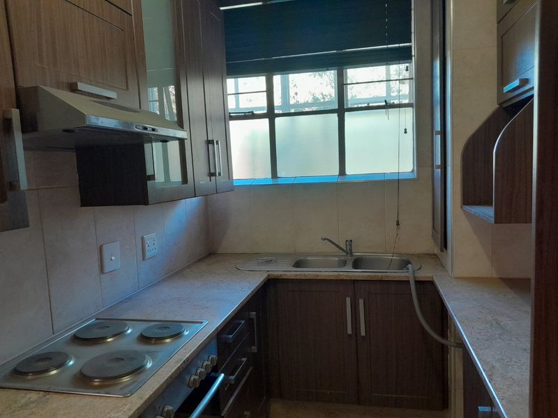 1.5 Bedroom Apartment For Sale in Bedford Gardens - Photo 6