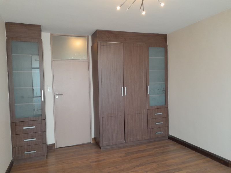 1.5 Bedroom Apartment For Sale in Bedford Gardens - Photo 3