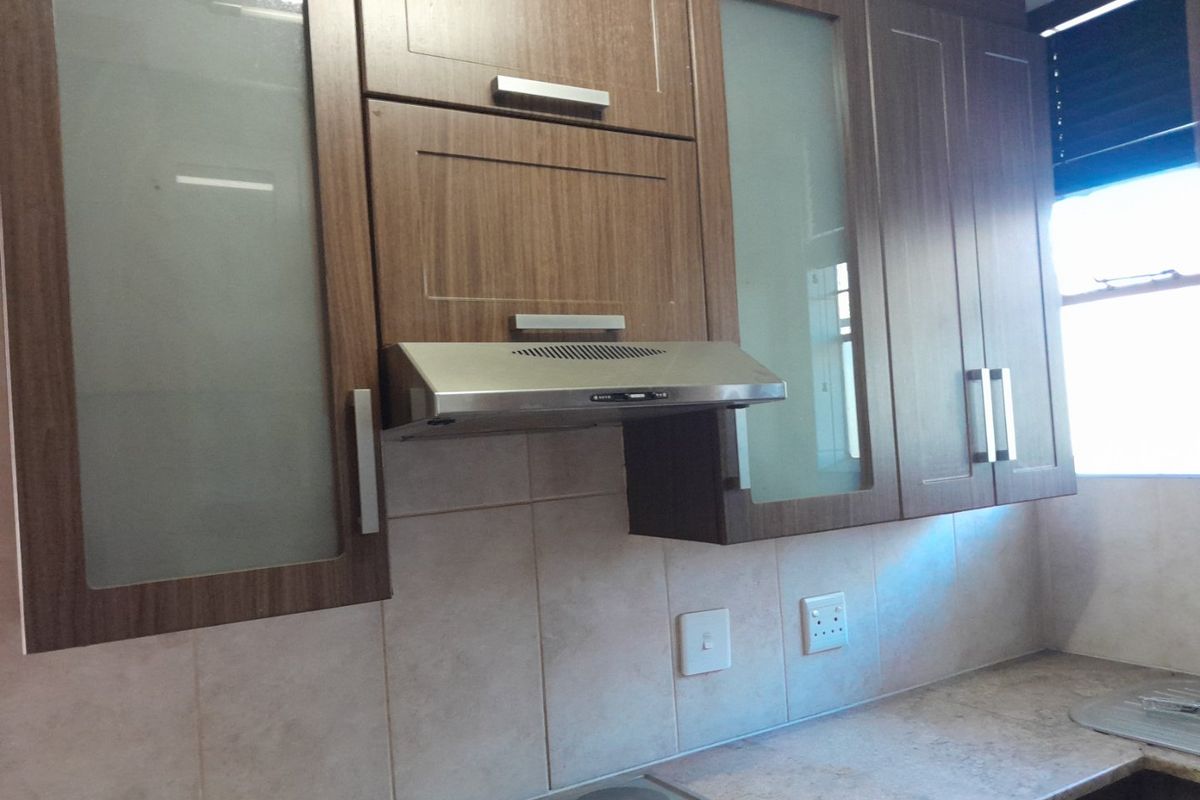 1.5 Bedroom Apartment For Sale in Bedford Gardens - Photo 4