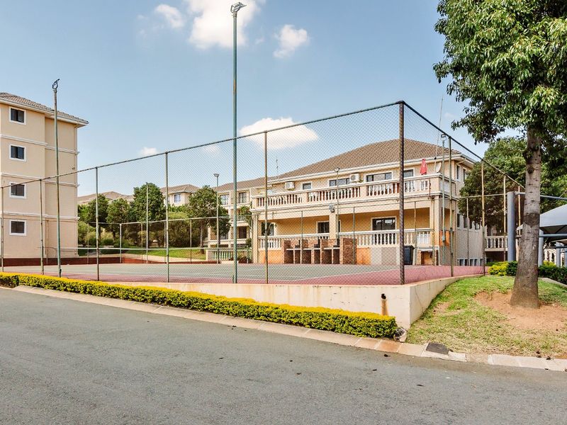 Charming 1 bedroom apartment in popular complex - Photo 10