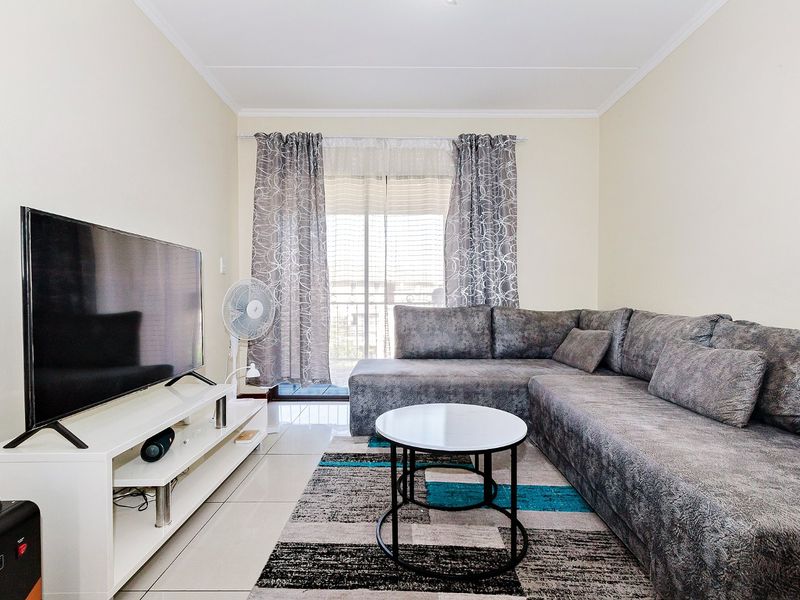 Charming 1 bedroom apartment in popular complex - Photo 2