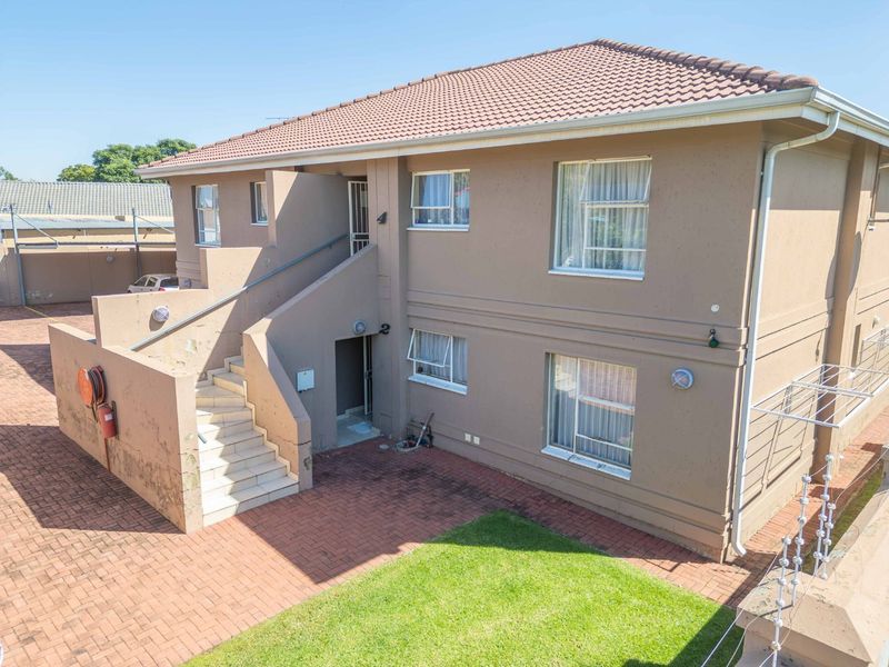 Four 2-Bedroom Townhouses for Sale! Exceptional Investment Opportunity in the Heart of Edenvale - Photo 4
