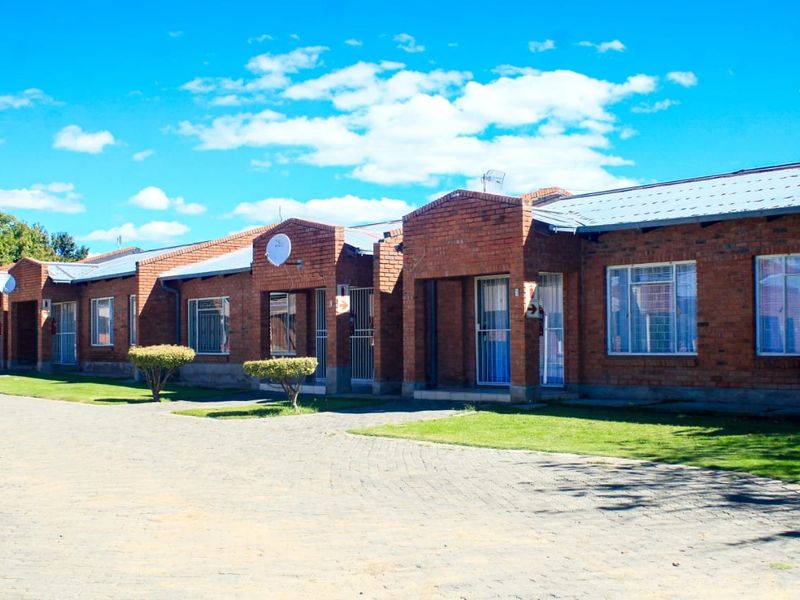 Lovely 2 bedroom Town house for sale.  Ideal for first time home-owners or starter-up families. - Photo 7