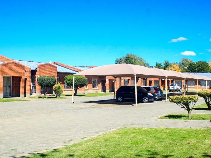 Lovely 2 bedroom Town house for sale.  Ideal for first time home-owners or starter-up families. - Photo 6