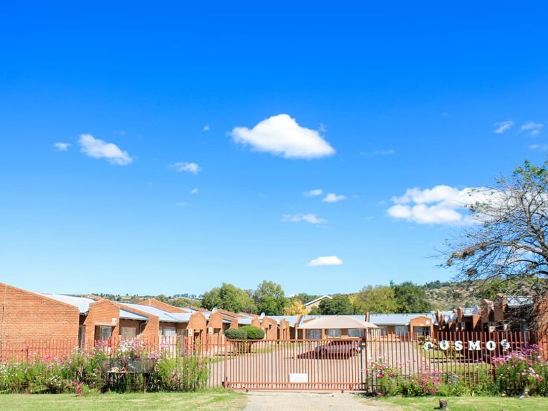 Lovely 2 bedroom Town house for sale.  Ideal for first time home-owners or starter-up families. - Photo 5