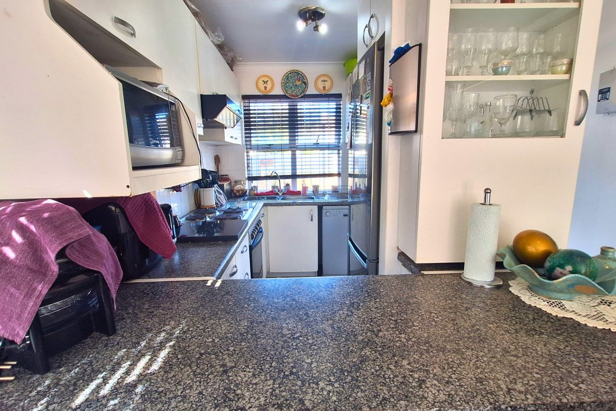 Light-Filled 2-Bedroom Freestanding Corner Home in Viking Close – Secure, Pet-Friendly Living with Great Outdoor Space - Photo 5