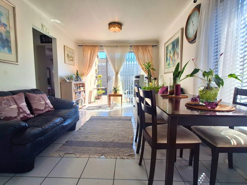 Light-Filled 2-Bedroom Freestanding Corner Home in Viking Close – Secure, Pet-Friendly Living with Great Outdoor Space - Photo 7