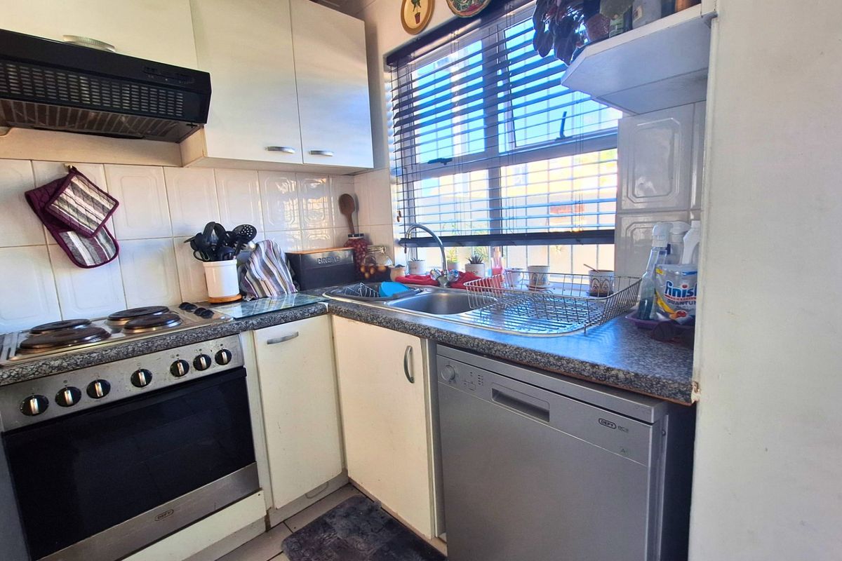 Light-Filled 2-Bedroom Freestanding Corner Home in Viking Close – Secure, Pet-Friendly Living with Great Outdoor Space - Photo 4