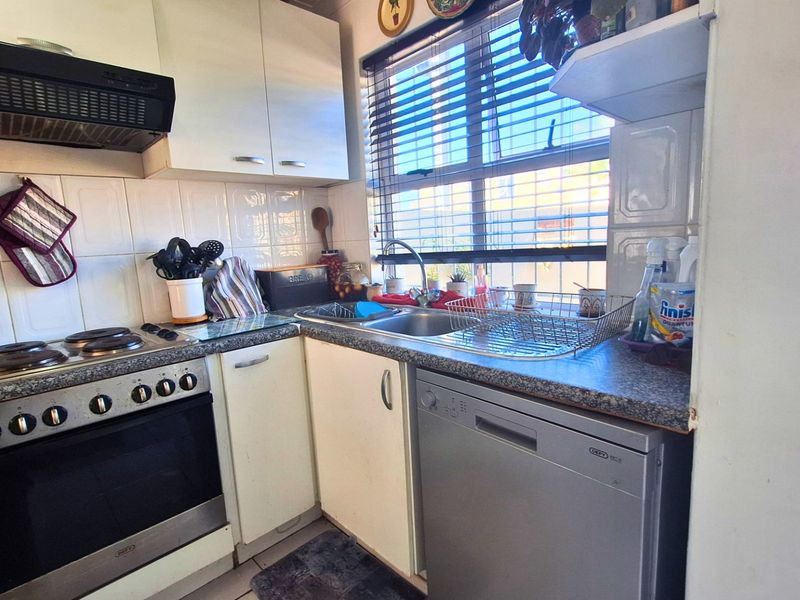 Light-Filled 2-Bedroom Freestanding Corner Home in Viking Close – Secure, Pet-Friendly Living with Great Outdoor Space - Photo 4