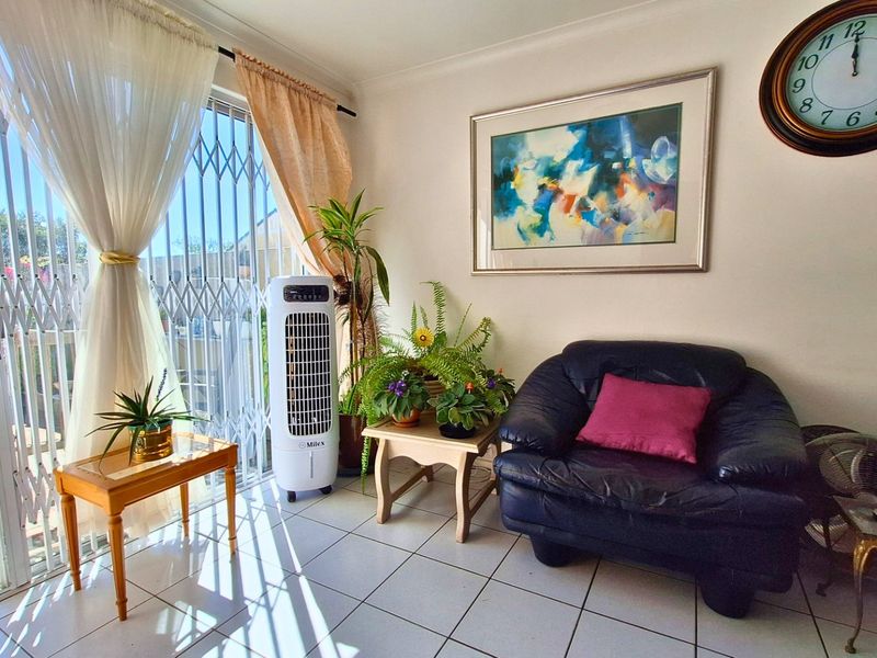 Light-Filled 2-Bedroom Freestanding Corner Home in Viking Close – Secure, Pet-Friendly Living with Great Outdoor Space - Photo 9