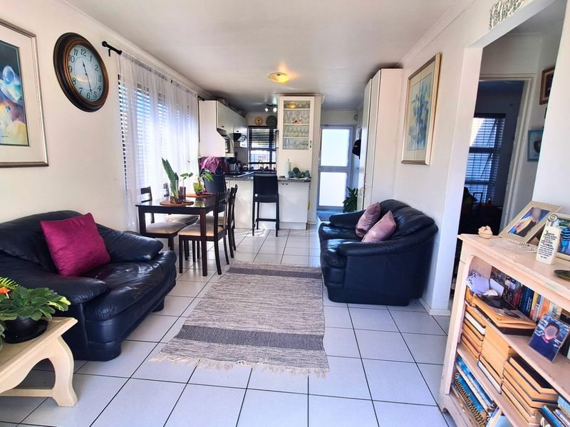 Light-Filled 2-Bedroom Freestanding Corner Home in Viking Close – Secure, Pet-Friendly Living with Great Outdoor Space - Photo 8