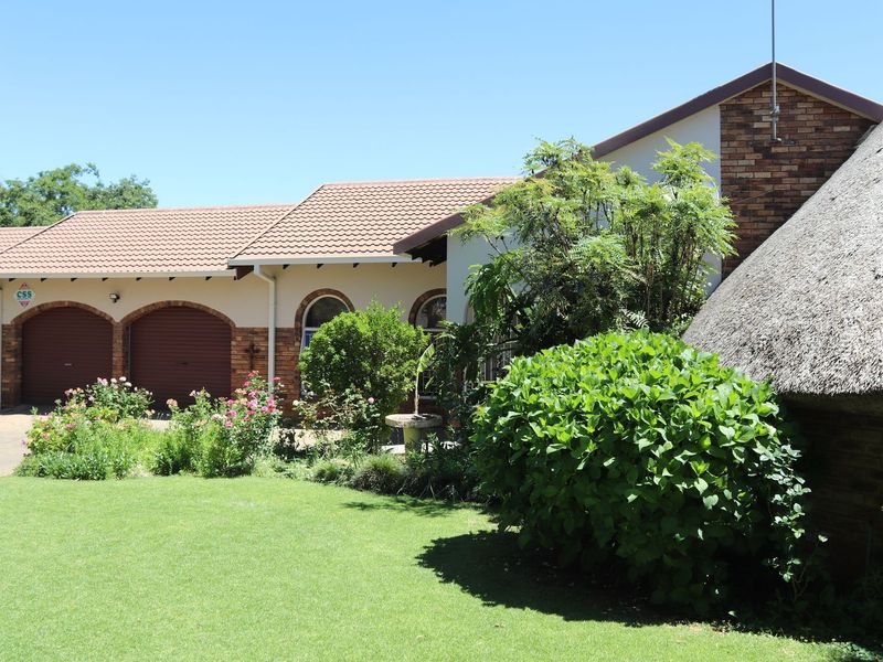 WELL PRESENTED HOME IN DESIRED SUBURB - Photo 2